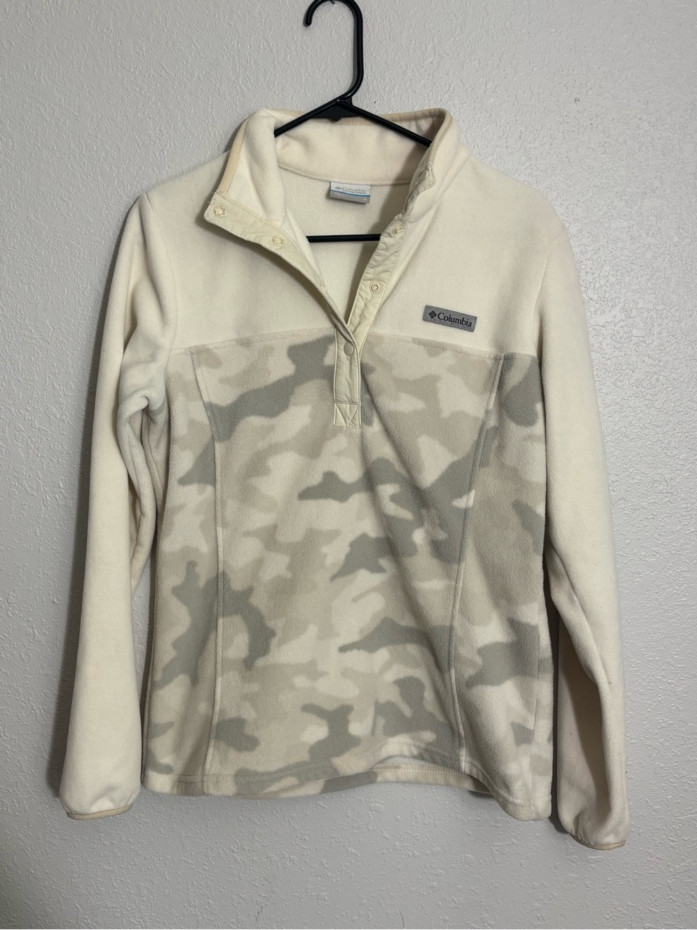 Columbia Cream and Light Gray Camo Fleece Pullover